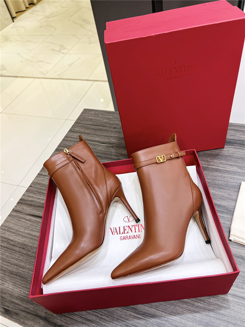 Va1e*ntin0 garavani tan go brown calfskin ankle boots