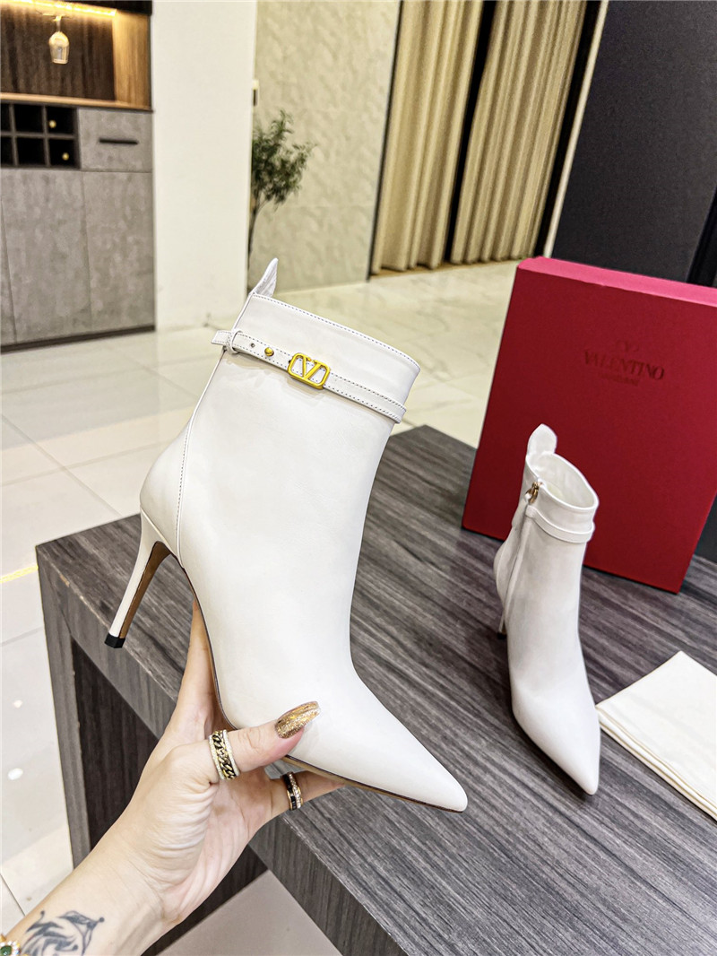 Va1e*ntin0 garavani tan go white calfskin ankle boots