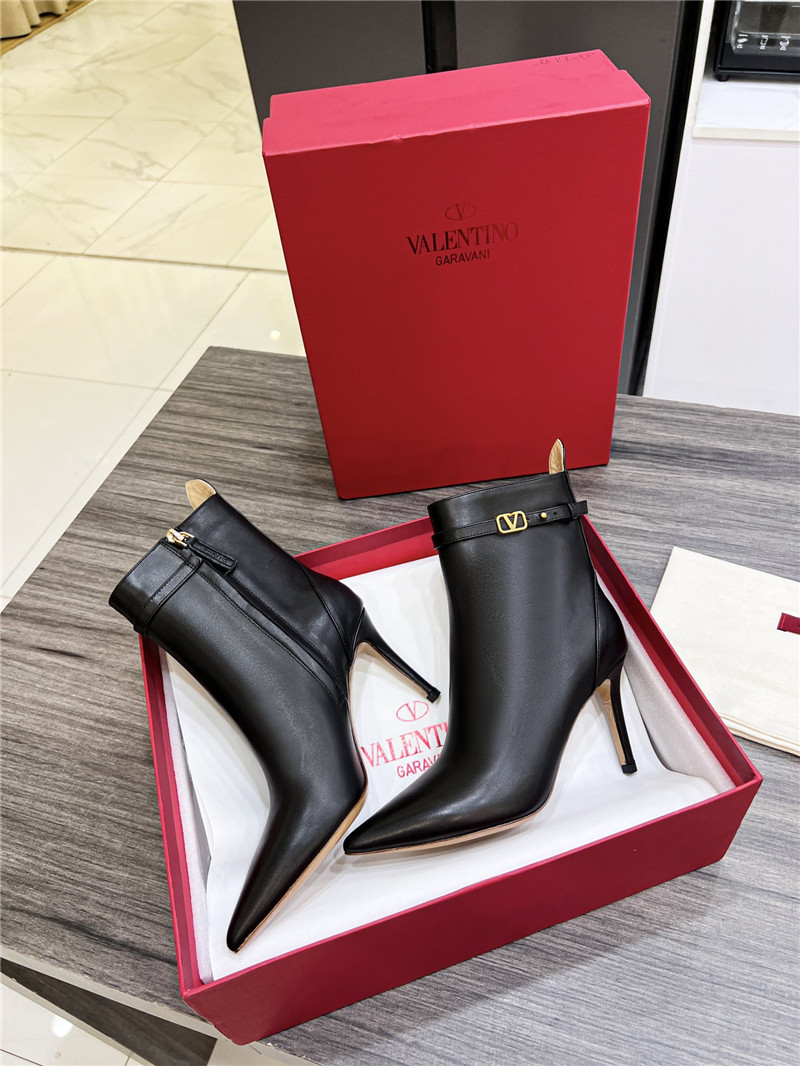 Va1e*ntin0 garavani tan go ankle boots