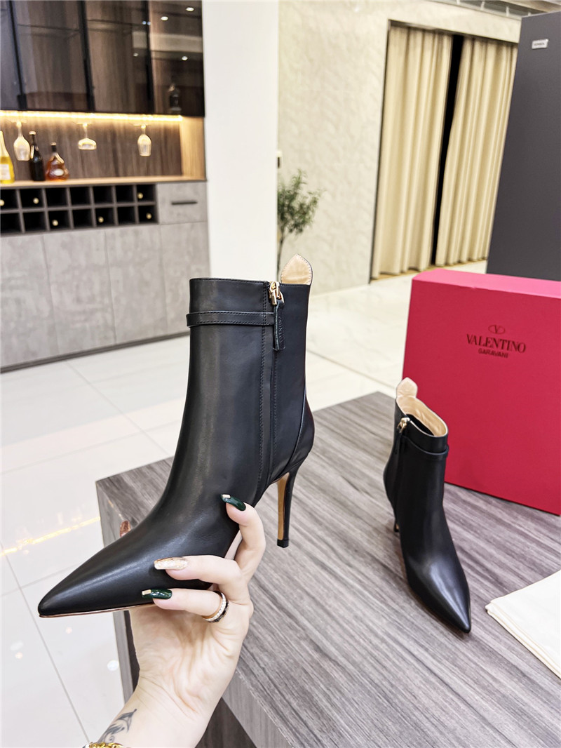 Va1e*ntin0 garavani tan go ankle boots