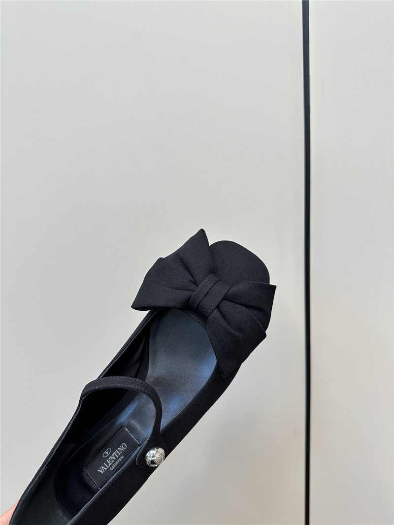 Va1e*ntin0 garavani black crepe bow ballerinas