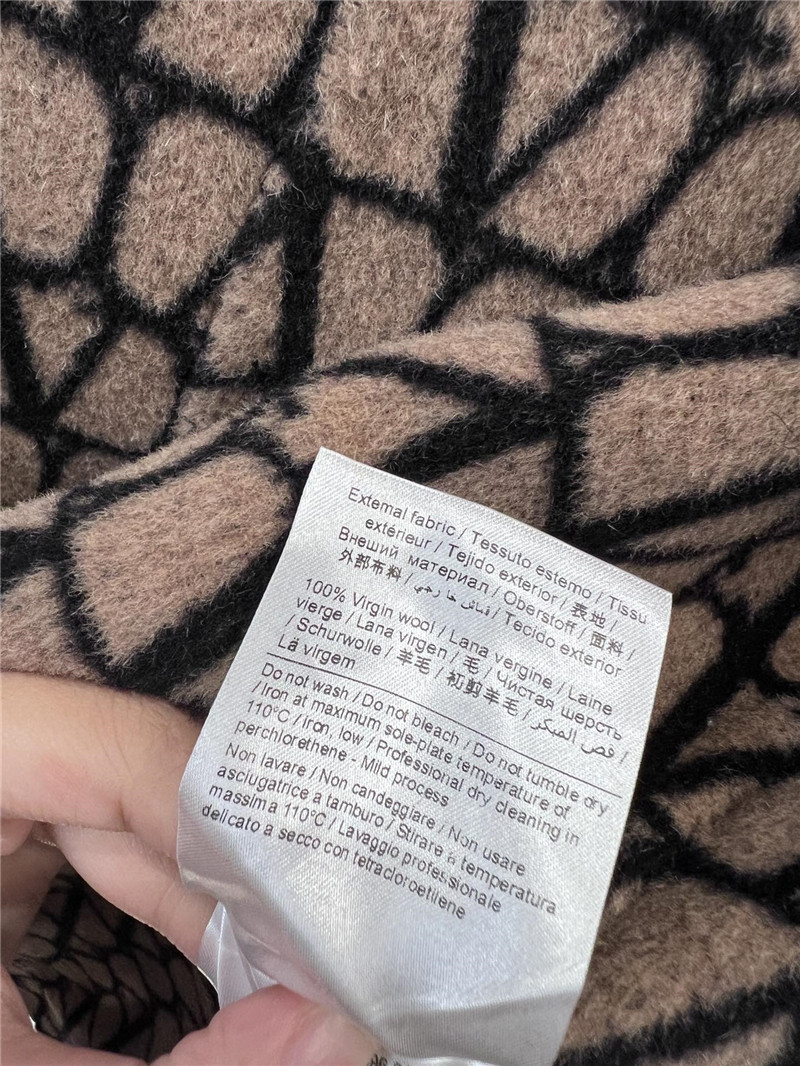 Va1e*ntin0 short coat