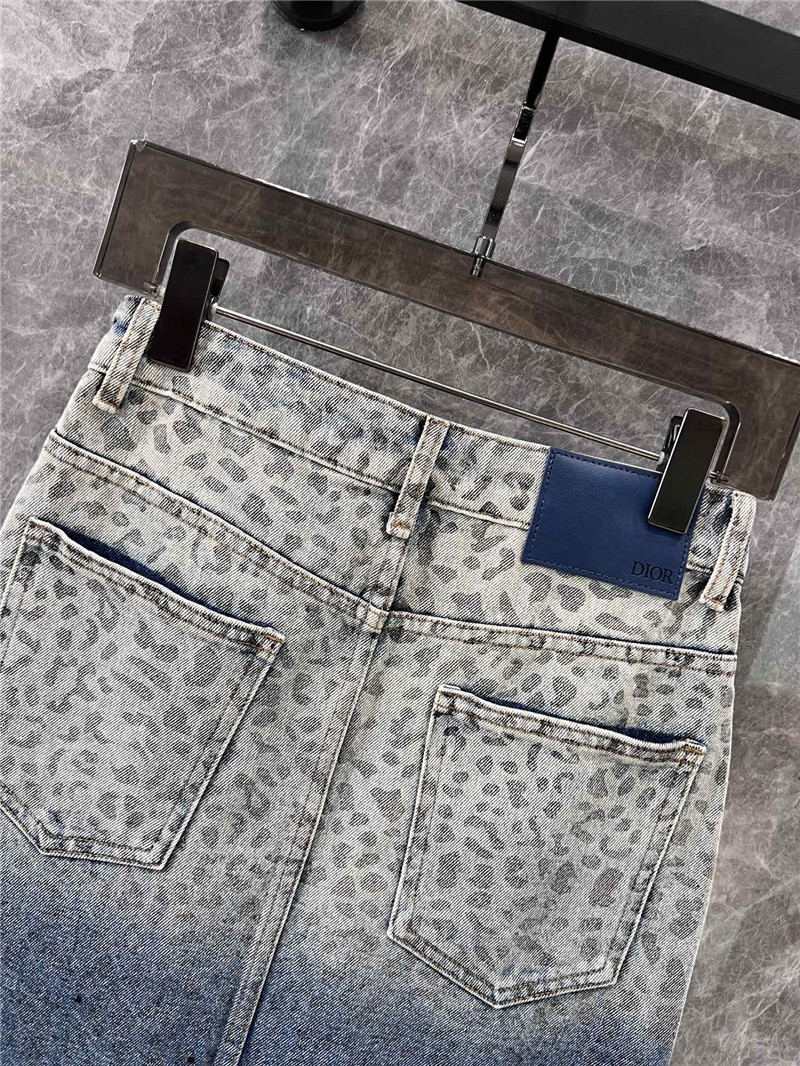 D10r slit skirt