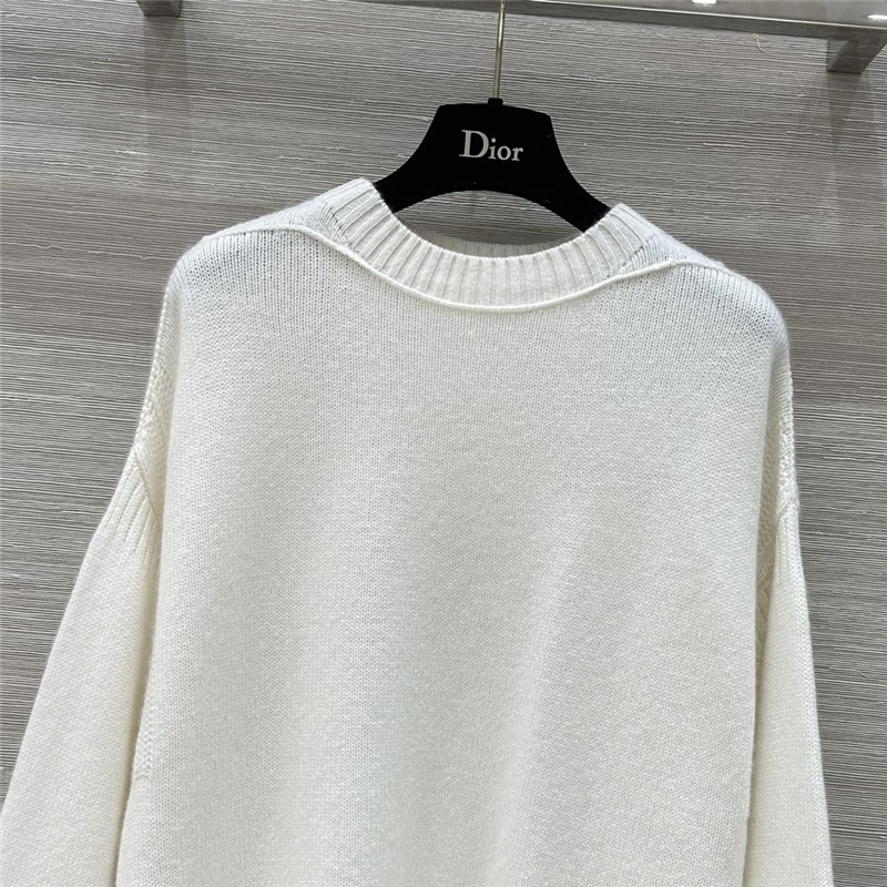 D10r white oversized cashmere sweater