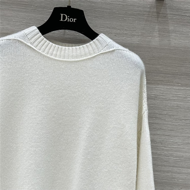 D10r white oversized cashmere sweater
