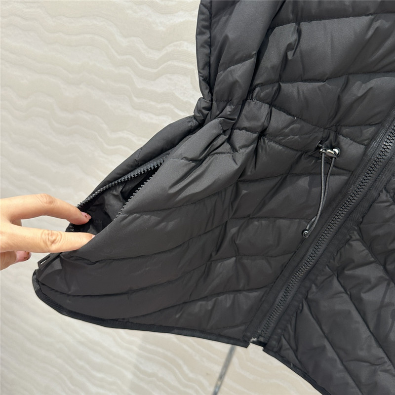H**me5 down vest
