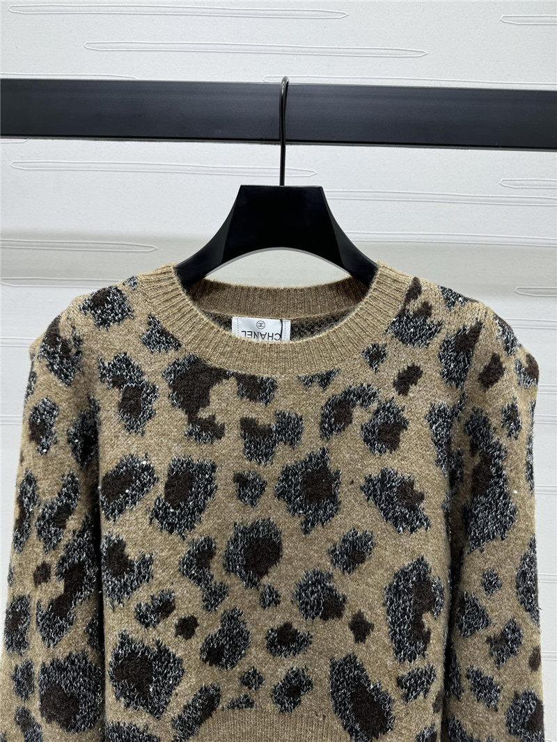 Ch**el leopard crop knit sweater beige