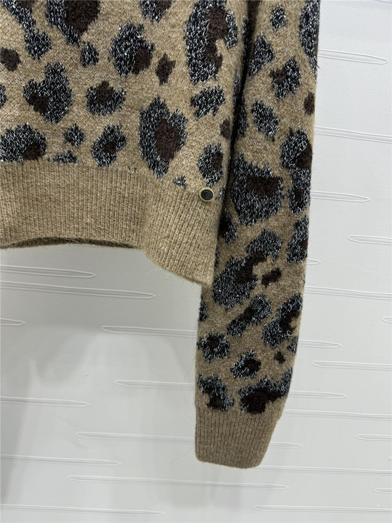 Ch**el leopard crop knit sweater beige