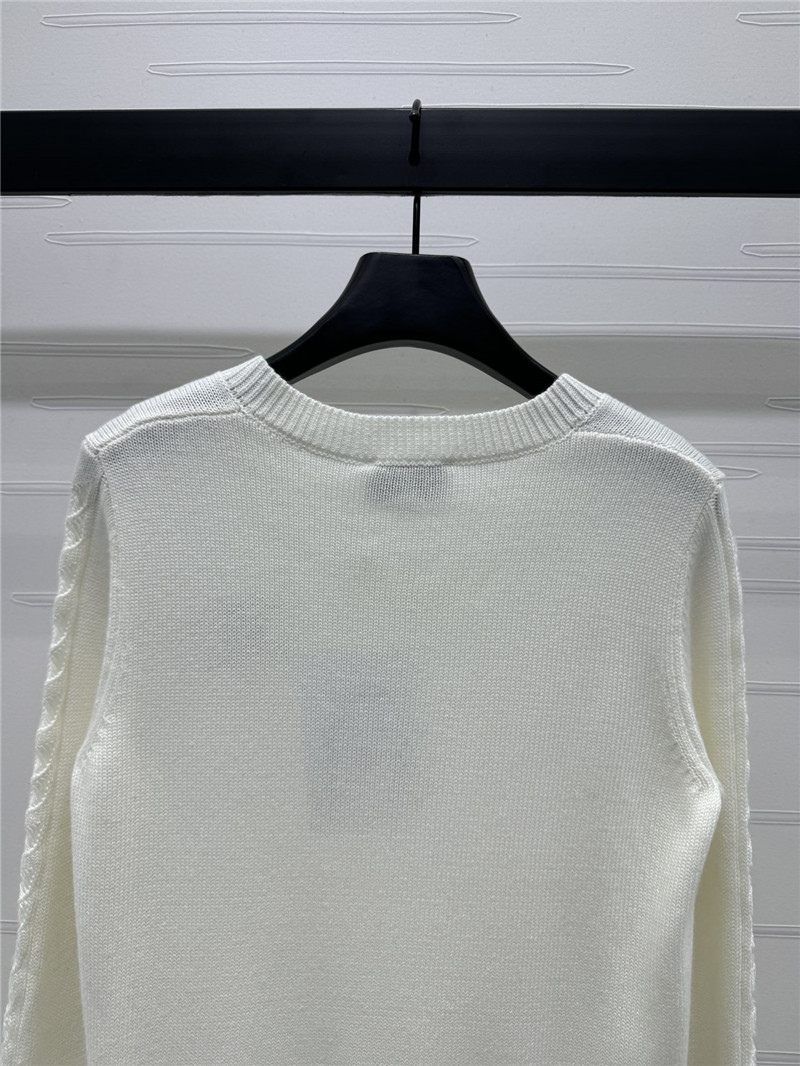 Ch**el white v-neck knitted sweater