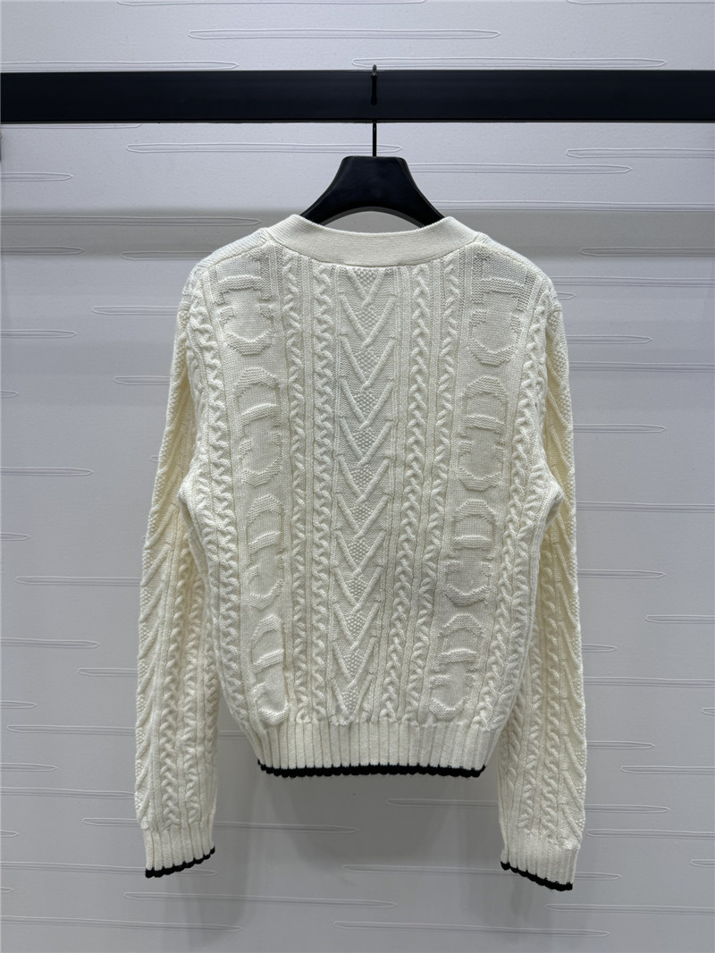 D10r contrast cable knit cardigan white