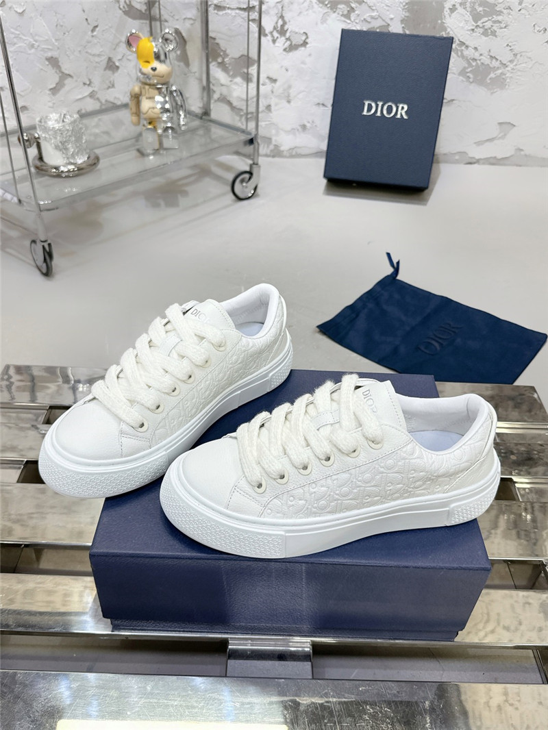 walk’n’D10r white sneakers