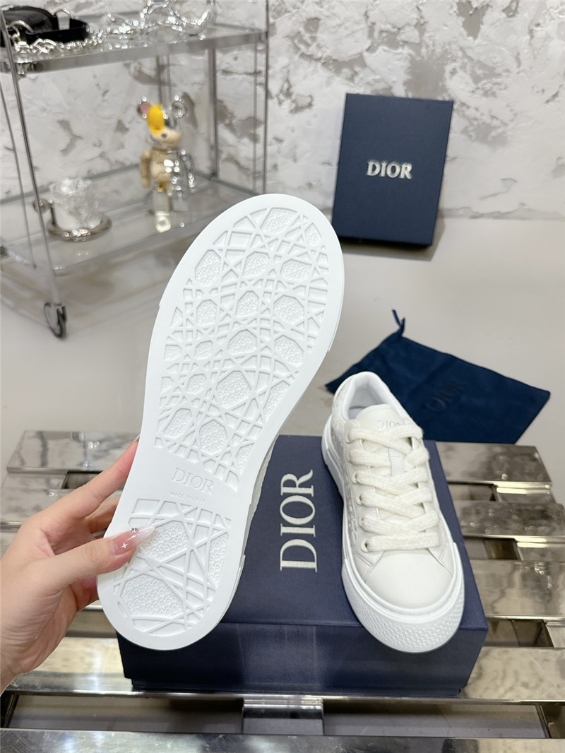 walk’n’D10r white sneakers