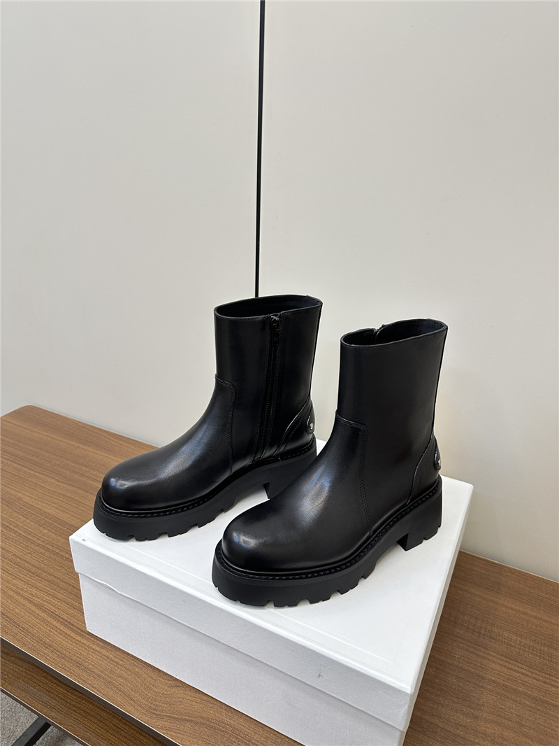 Ce1i*e margaret black chelsea boots