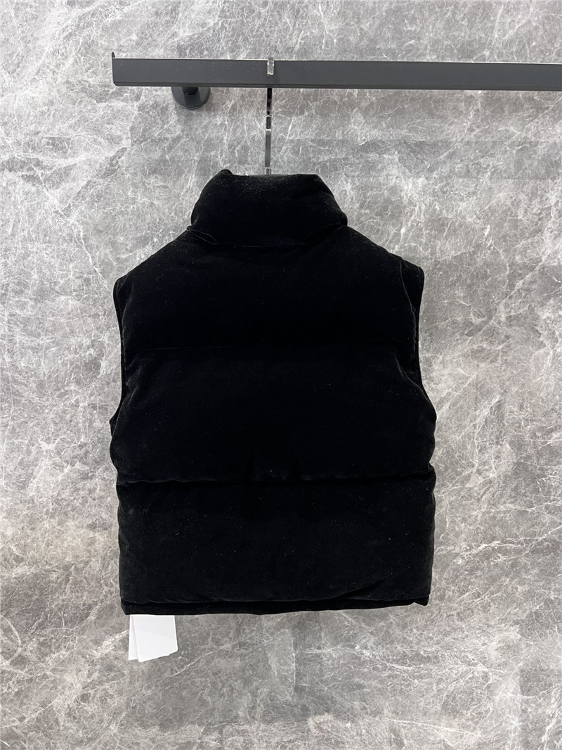 Ce1i*e velvet padded vest