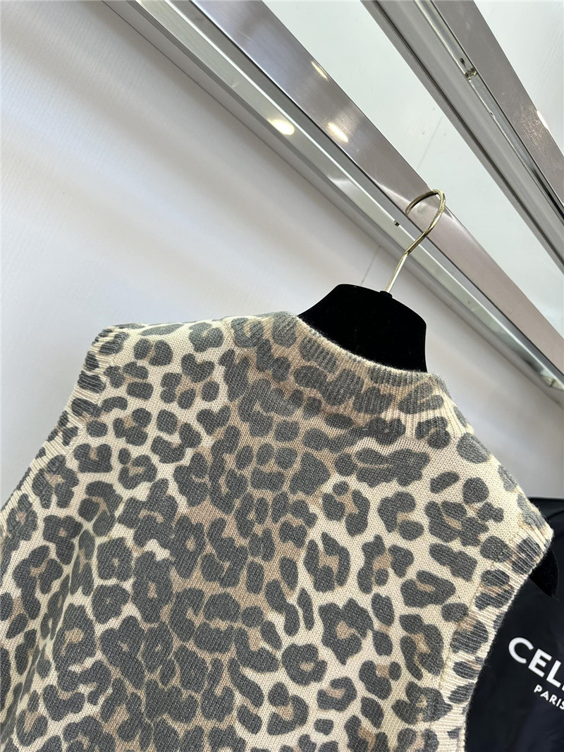 Ce1i*e leopard print turtleneck vest