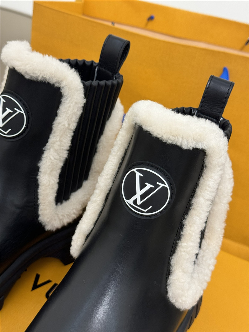 l0vis Vvtt0n ruby flat leather boots in black