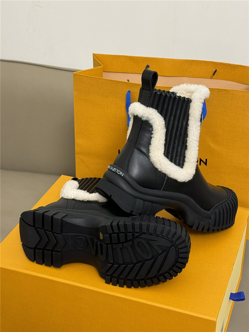 l0vis Vvtt0n ruby flat leather boots in black