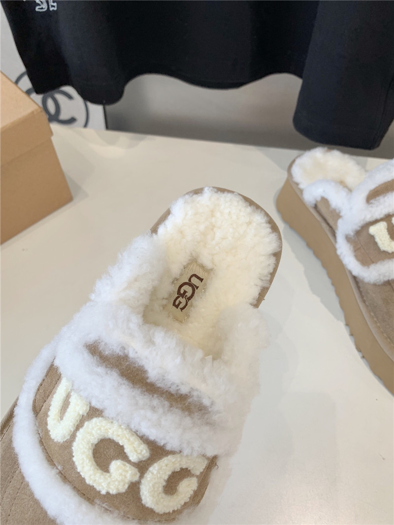 UGG Rome Shearling Slippers Beige
