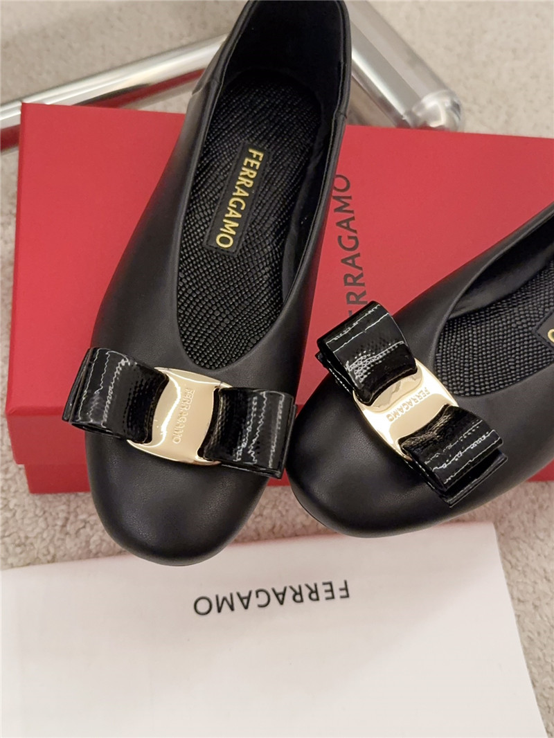 Ferragamo Vara Bow Ballet Flat in Black