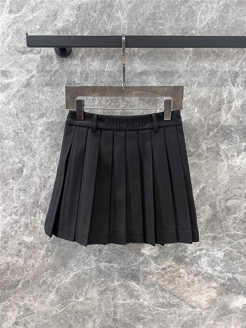 M1um1u micro logo pleated skirt