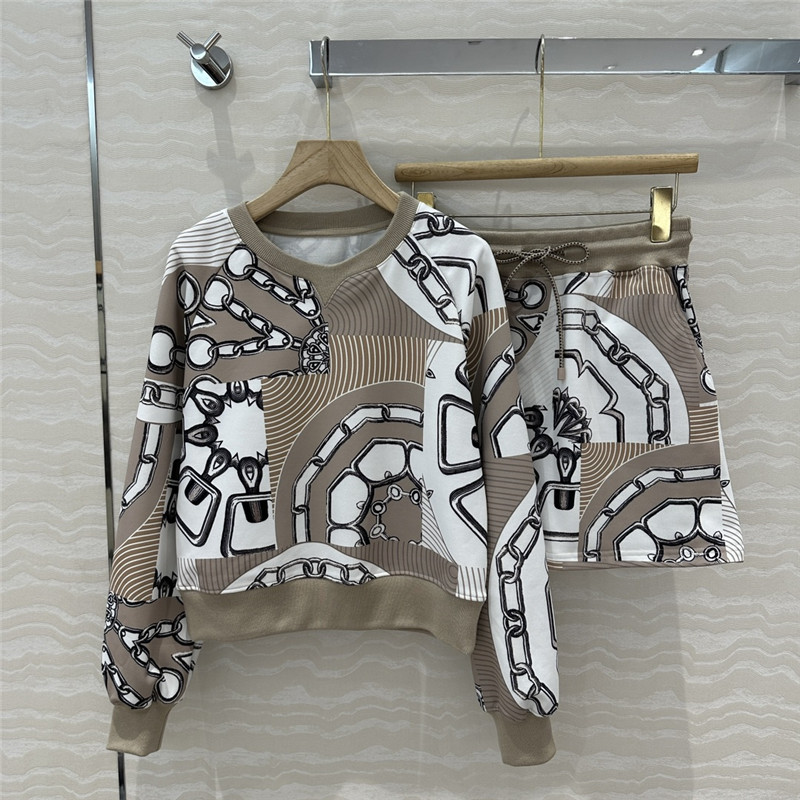 H**me5 tracksuit