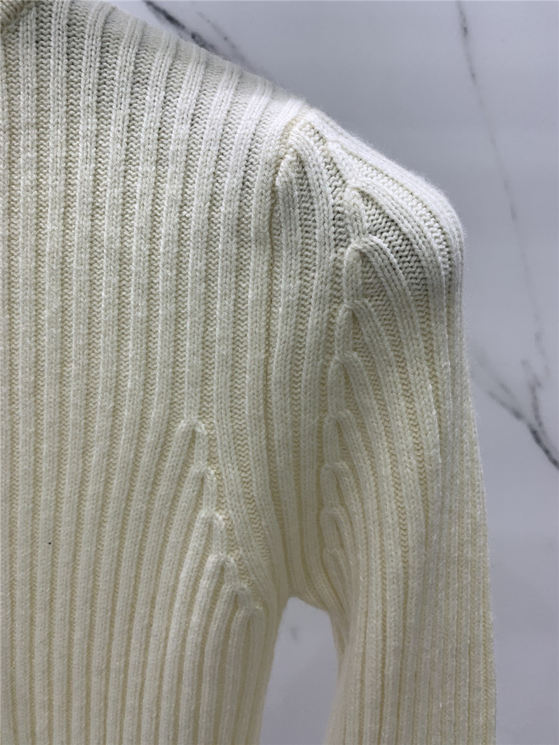 Y51 cassandre turtleneck sweater in white