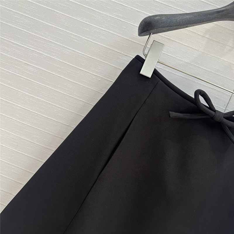 Va1e*ntin0 piping trim maxi skirt