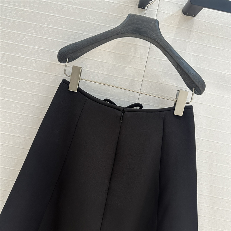 Va1e*ntin0 piping trim maxi skirt