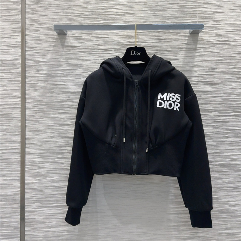 D10r new suit