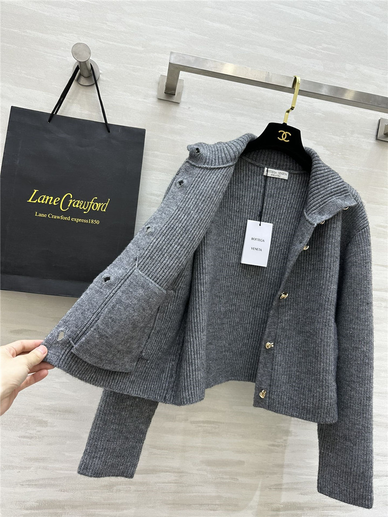 b0tt*ga Ven*ta grey turtleneck cardigan