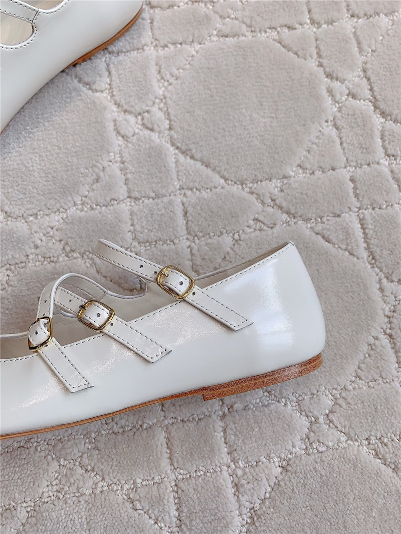 Ce1i*e babies ballerinas white patent calfskin