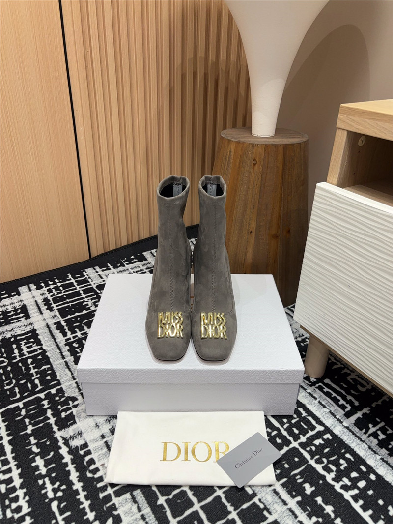 D10r icon heeled ankle boot in gray
