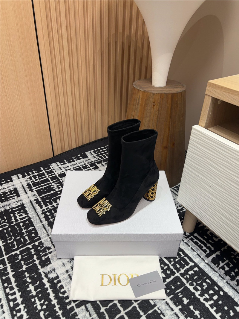D10r icon heeled ankle boot