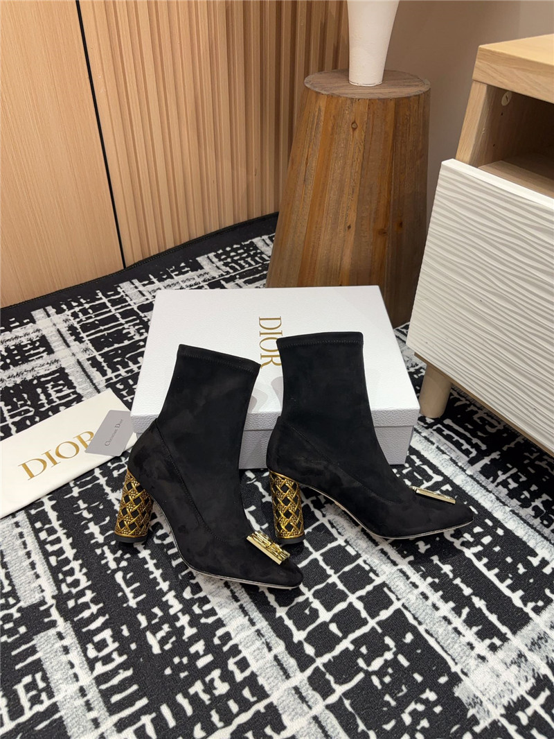 D10r icon heeled ankle boot