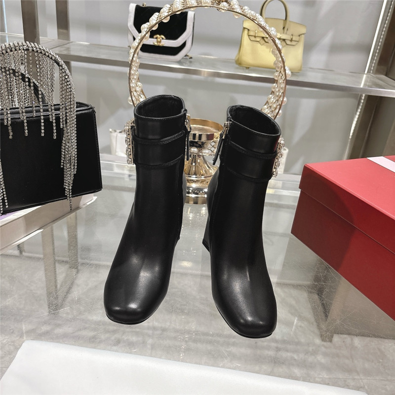 roger u1u1er leather buckle ankle booties