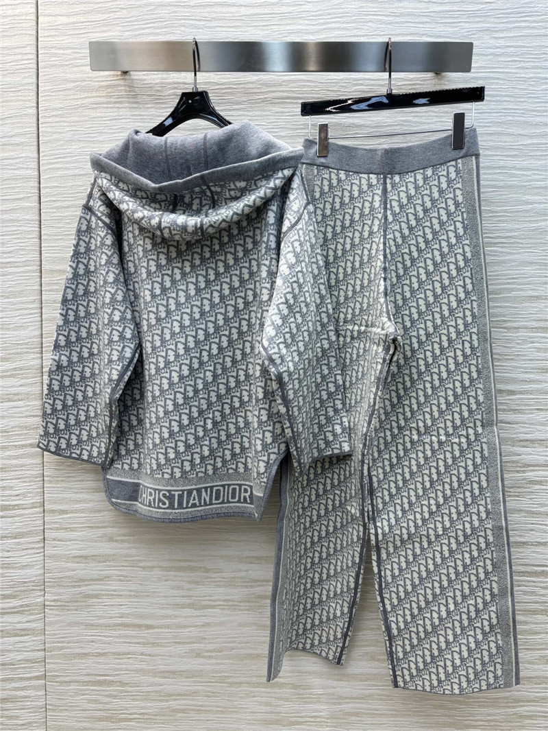 D10r reversible suit