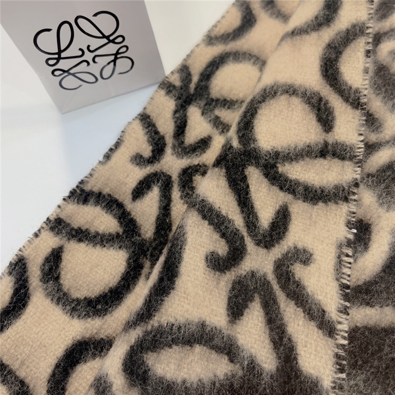 L0ew* wool scarf