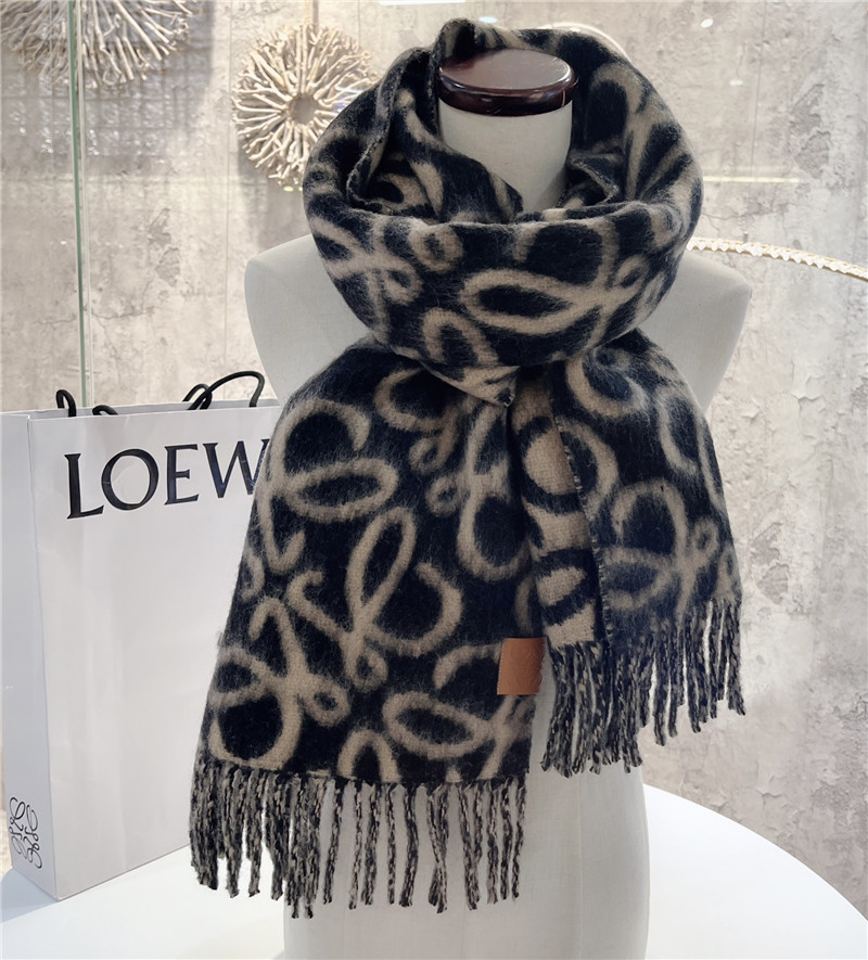 L0ew* wool scarf