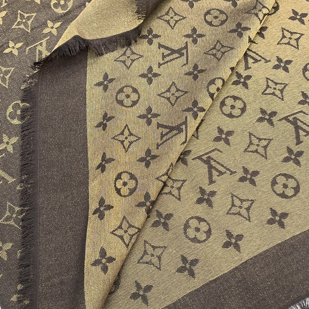 l0vis Vvtt0n lv gold and silver thread shawl