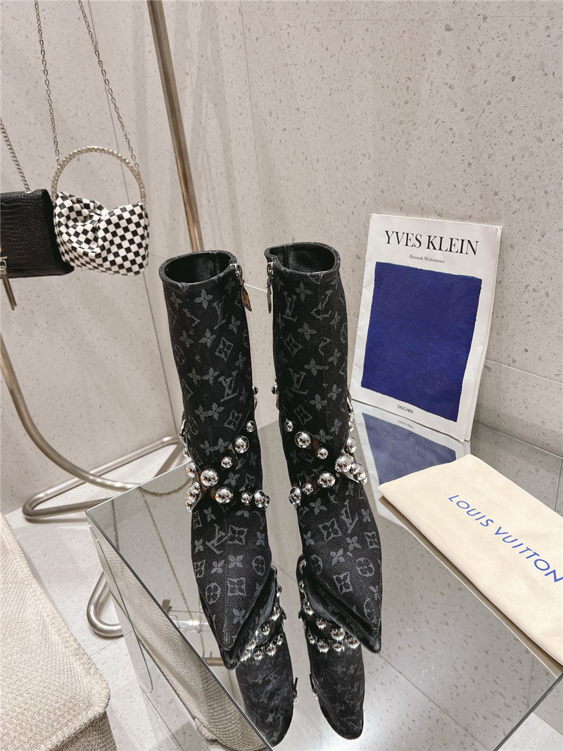 l0vis Vvtt0n black leather monogram boots