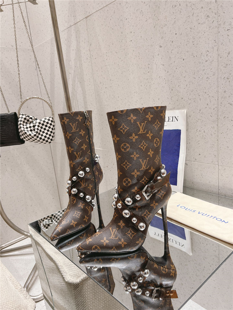 l0vis Vvtt0n leather monogram boots