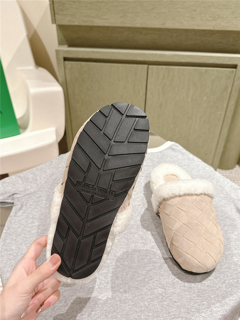 b0tt*ga Ven*ta nude suede fur reggie slippers