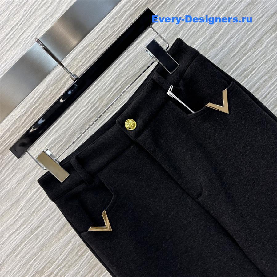 Va1e*ntin0 v button casual straight pants