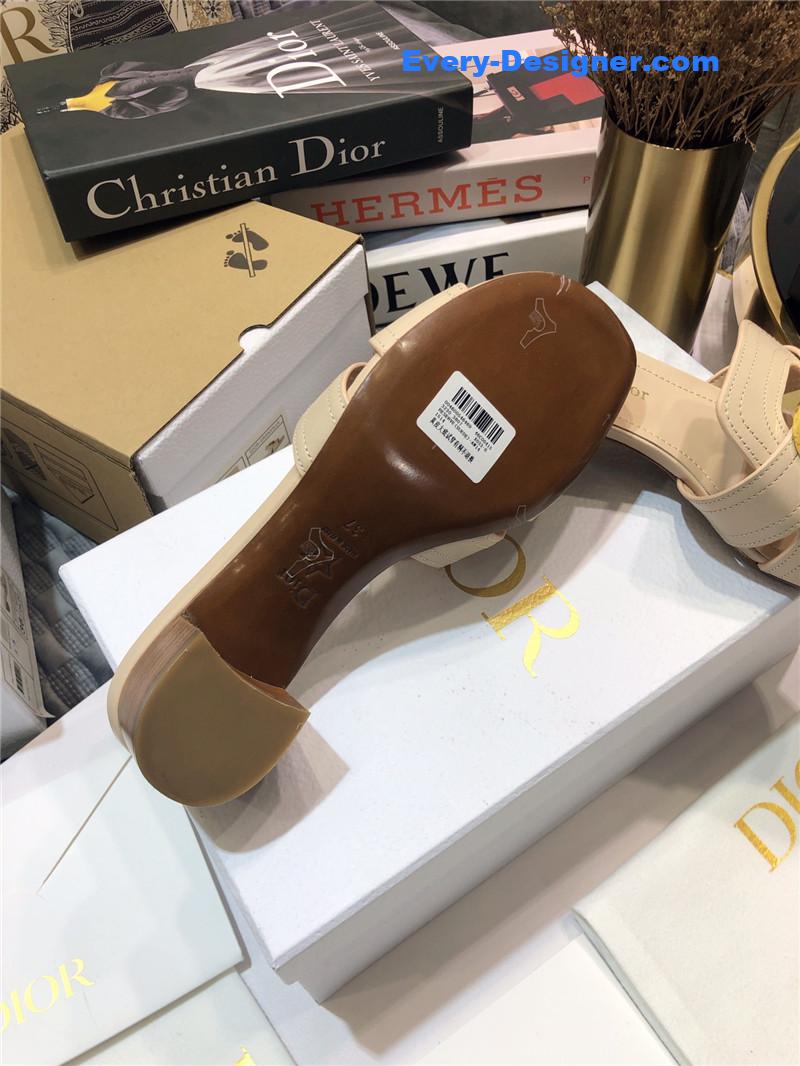 D10r cd letter metal logo flat hollow sandals