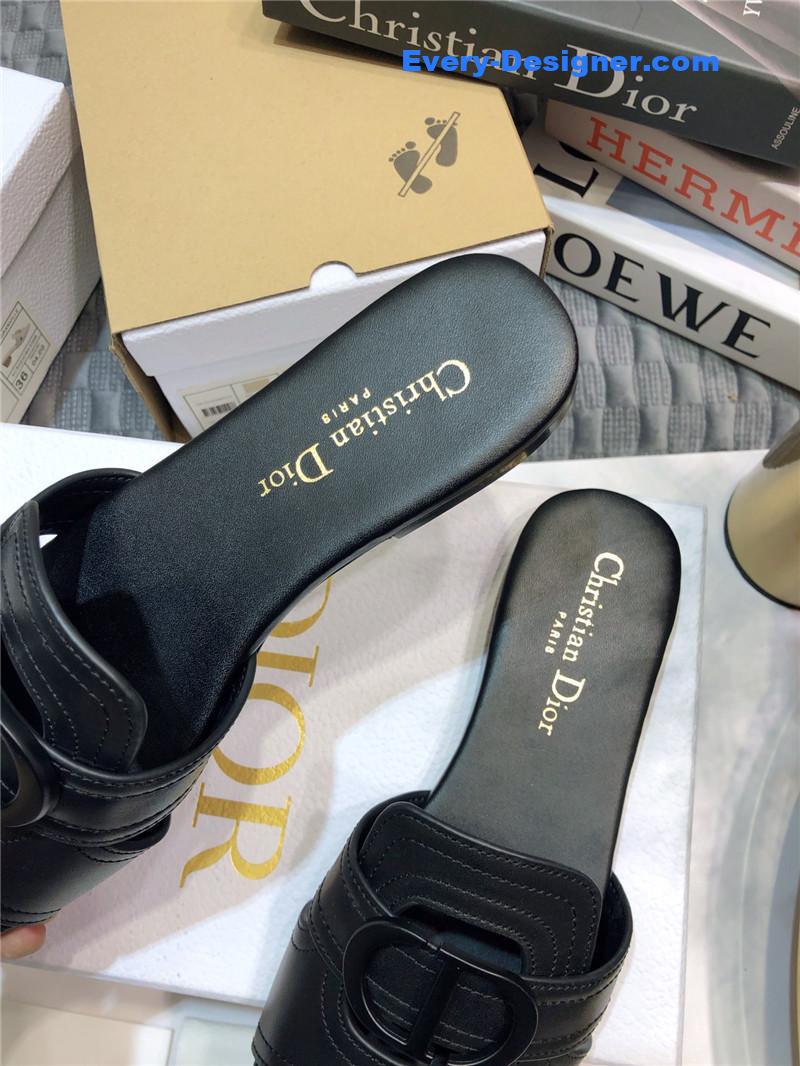 D10r 30 montaigne black slides