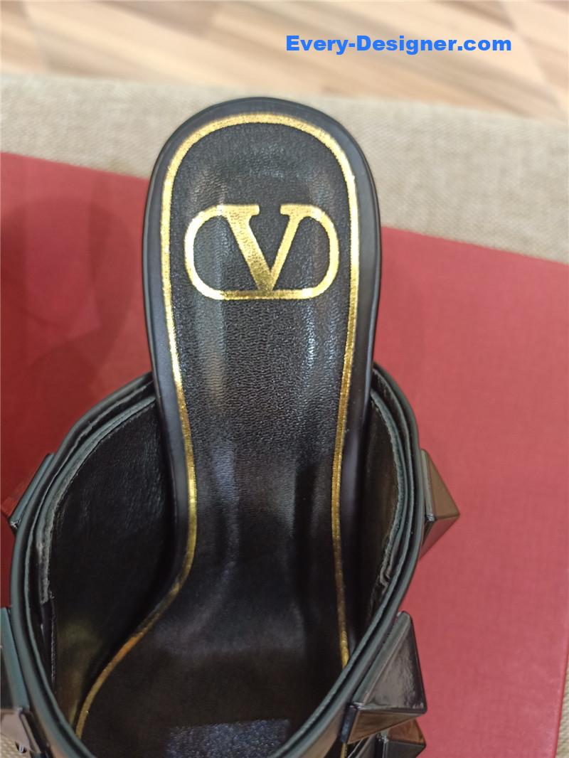 Va1e*ntin0 logo bronzing sandals