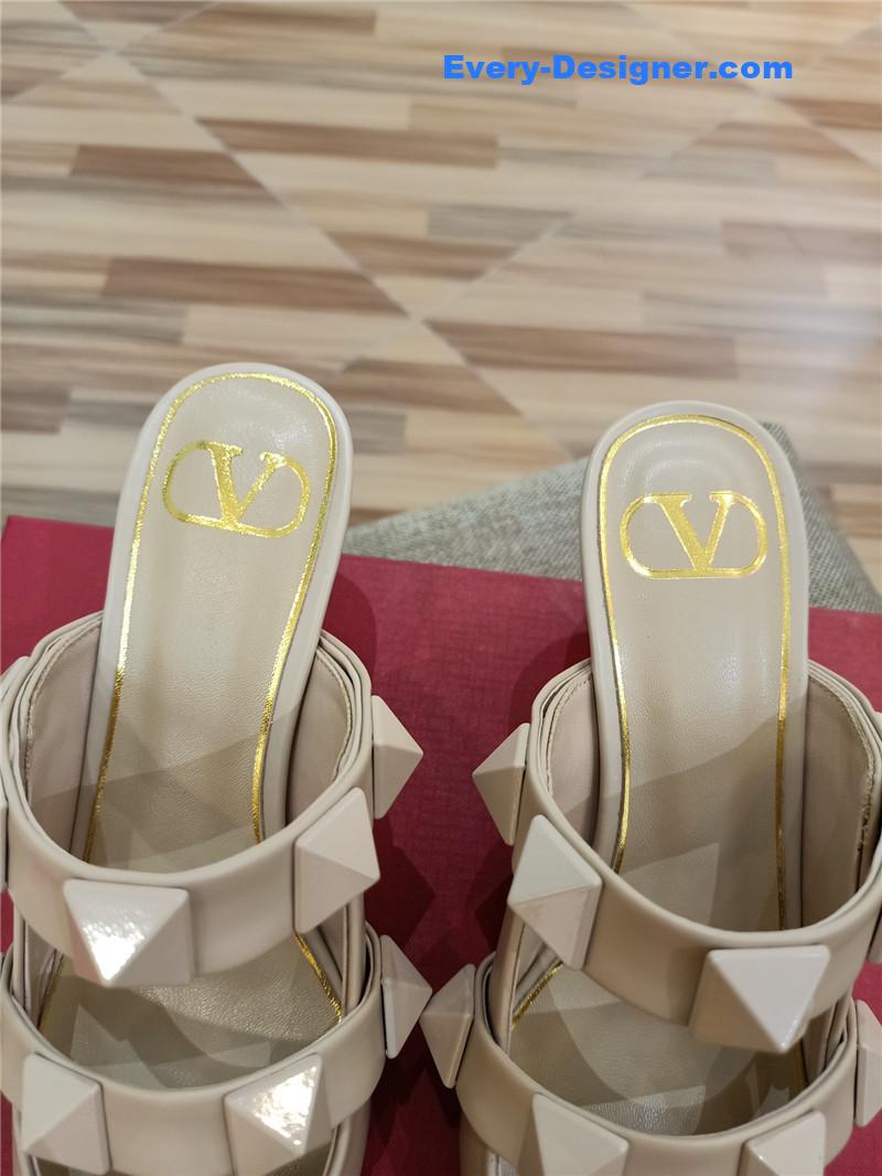 Va1e*ntin0 logo bronzing sandals