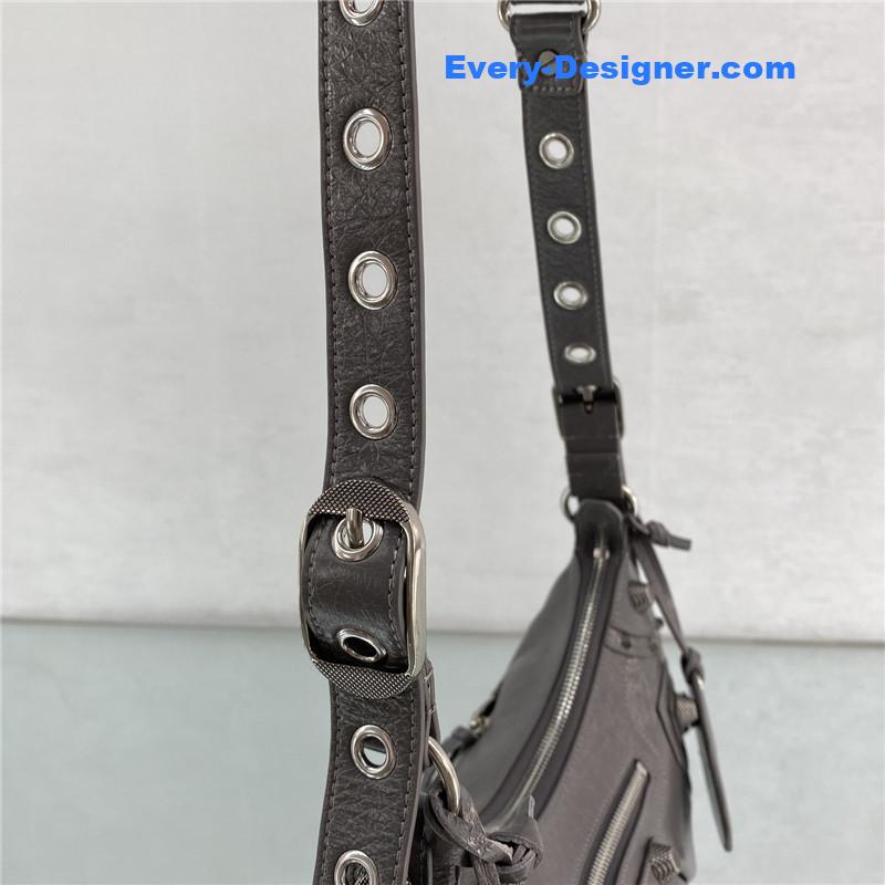 Ba1en*iaga le cagole leather shoulder bag