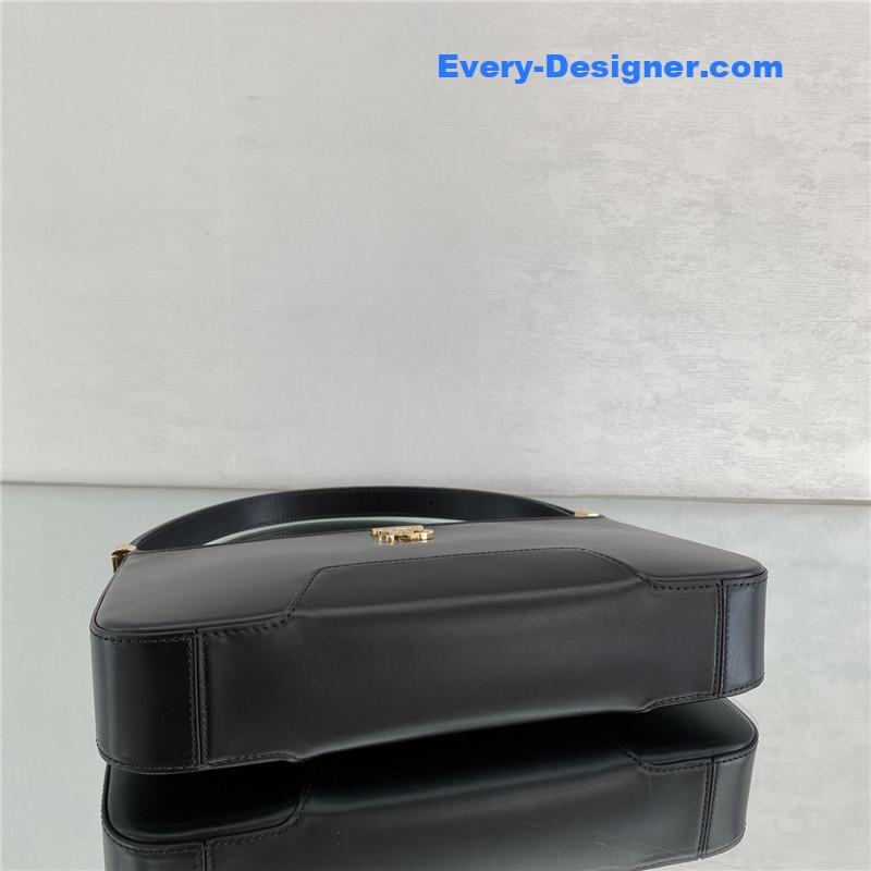 Bv*b*rry tb shoulder bag
