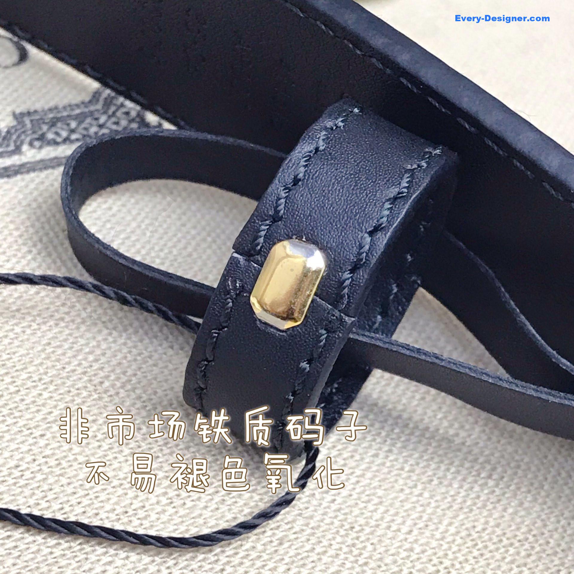 Gvc*1 leather belt with double g buckle